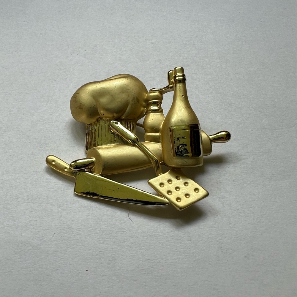 AJC Vintage Chef Brooch - Gold Tone - Picture 2 of 8